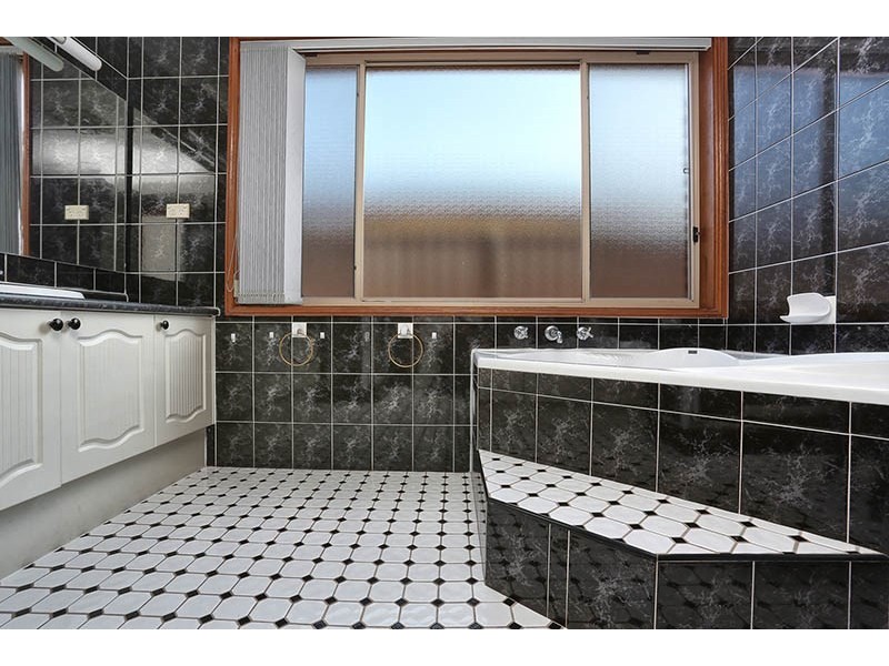 17 Seaeagle Crescent, Green Valley NSW 2168