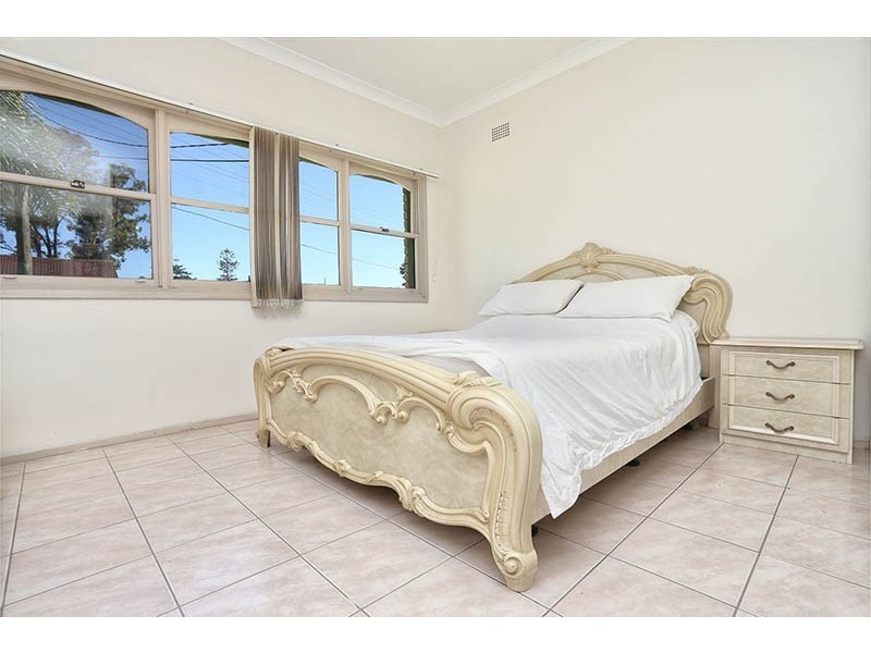 16 Brabyn Street, Fairfield West NSW 2165