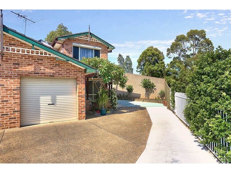 2/2 Prairie Vale Road, Bossley Park NSW 2176