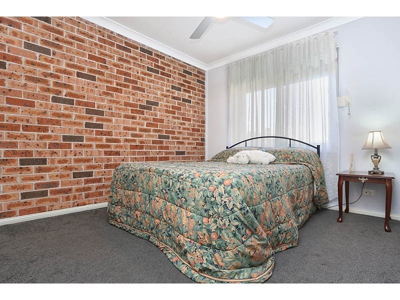 2/2 Prairie Vale Road, Bossley Park NSW 2176