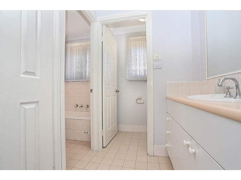 2/2 Prairie Vale Road, Bossley Park NSW 2176