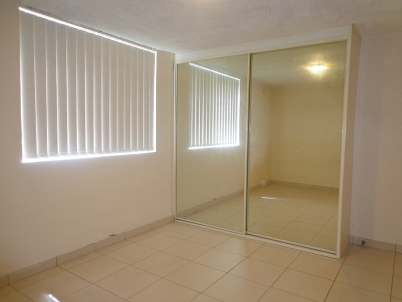 2/49 Hamilton Road, Fairfield NSW 2165