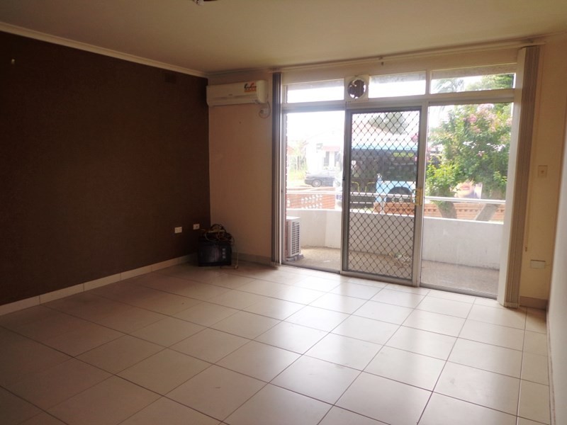 2/49 Hamilton Road, Fairfield NSW 2165