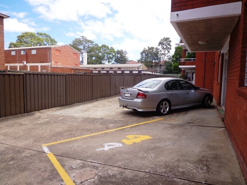 2/49 Hamilton Road, Fairfield NSW 2165