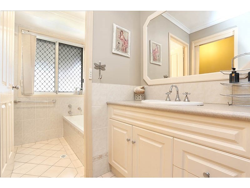 6 Carpenter Place, Minchinbury NSW 2770