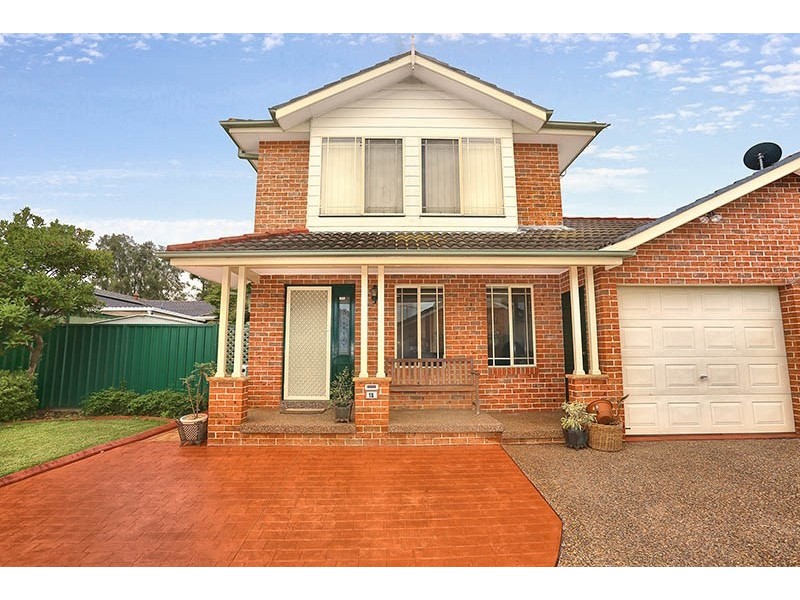 18 Yeronga Close, St Johns Park NSW 2176