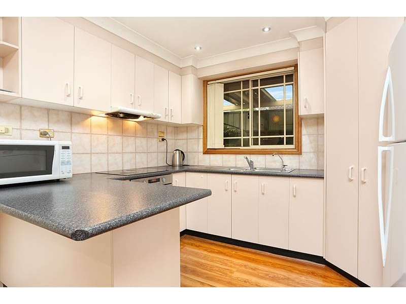 18 Yeronga Close, St Johns Park NSW 2176