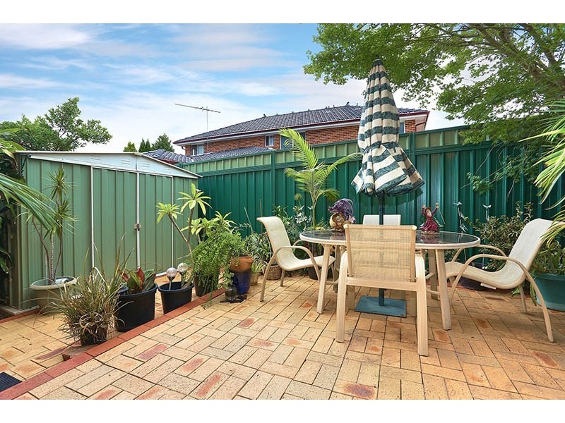 18 Yeronga Close, St Johns Park NSW 2176