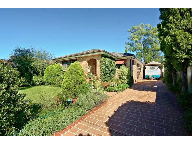 4 Bossley Road, Bossley Park NSW 2176