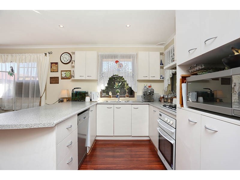 4 Bossley Road, Bossley Park NSW 2176