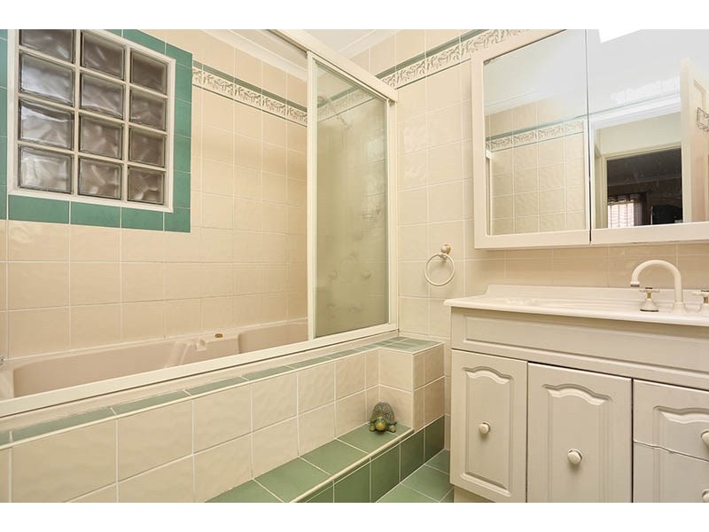 4 Bossley Road, Bossley Park NSW 2176