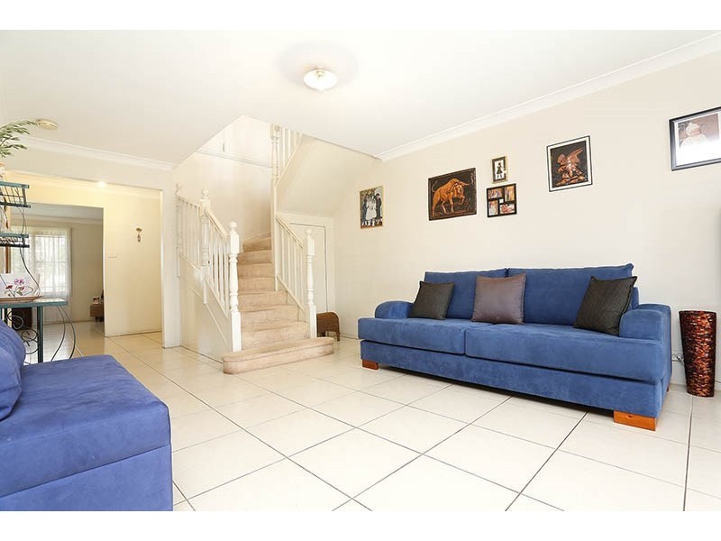 32 Palmerston Road, Fairfield West NSW 2165