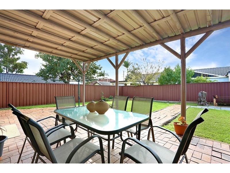 32 Palmerston Road, Fairfield West NSW 2165