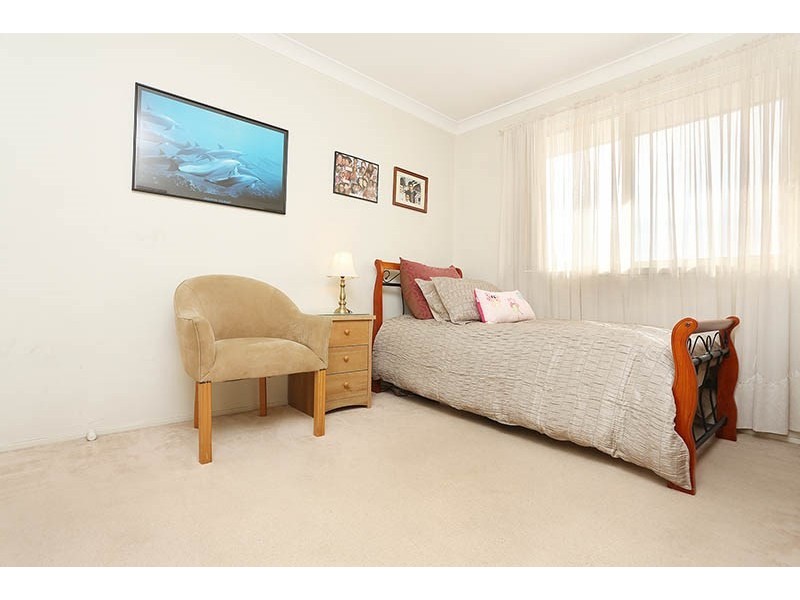 32 Palmerston Road, Fairfield West NSW 2165