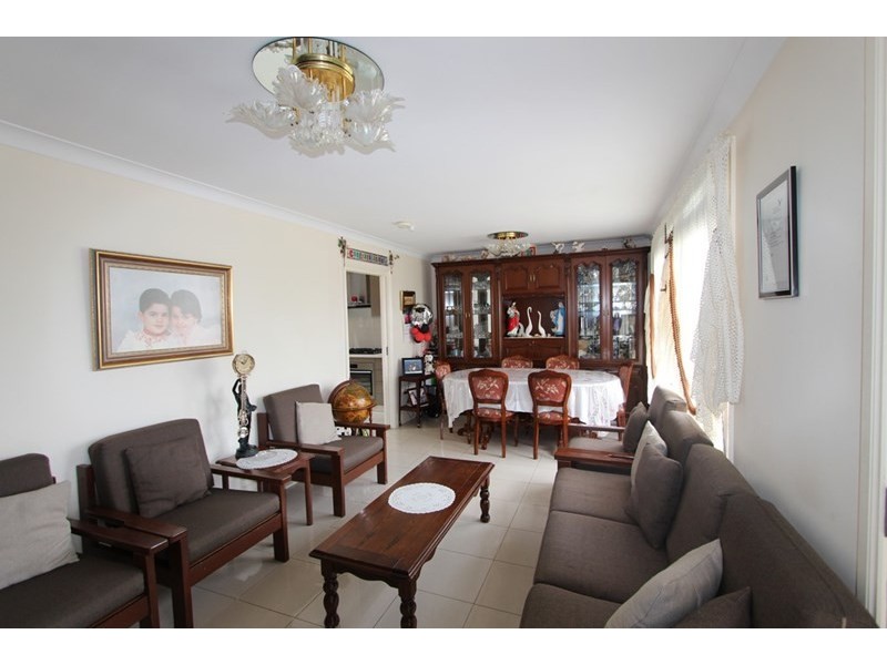 1 De Witt Place, Fairfield West NSW 2165