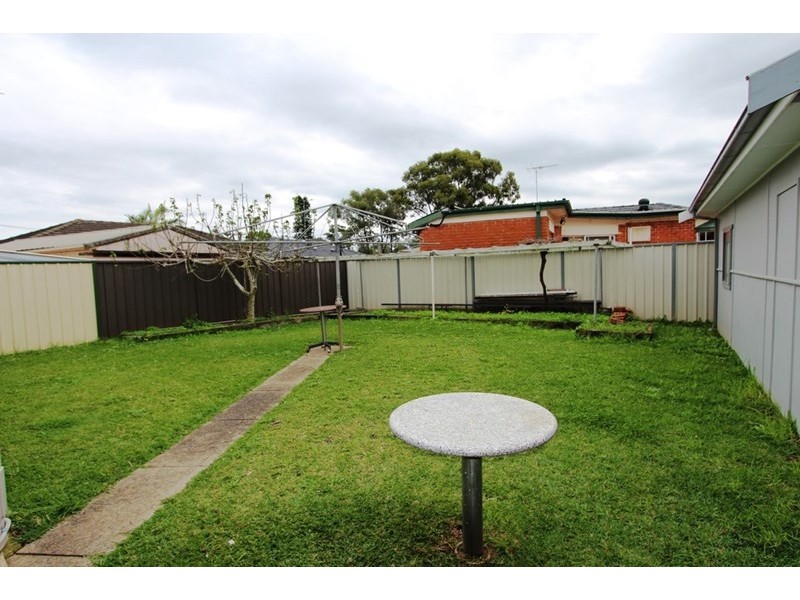 1 De Witt Place, Fairfield West NSW 2165