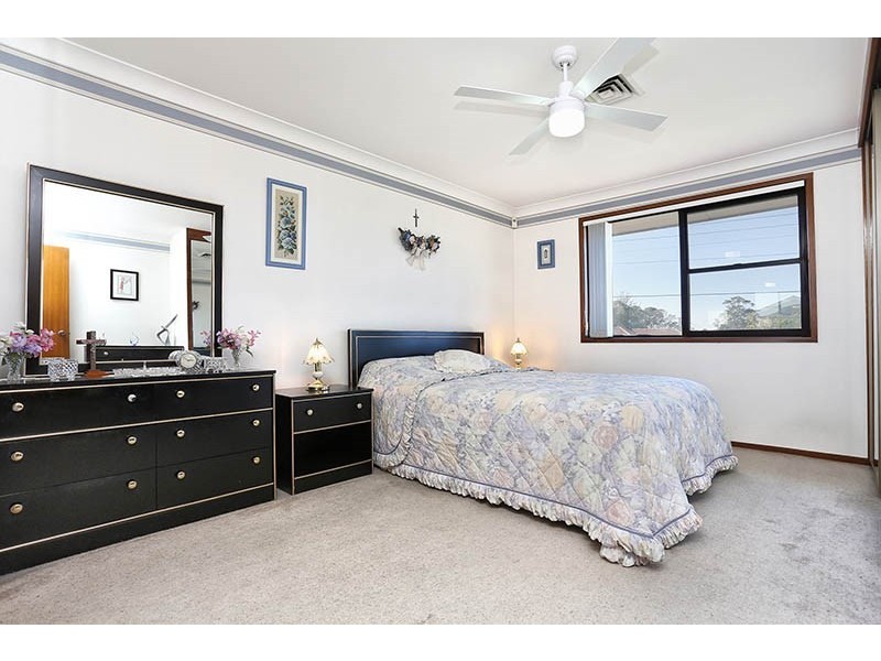 4 Dwyer Close, Fairfield West NSW 2165