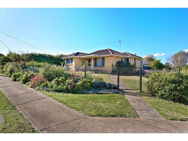 2 Greenvale Street, Fairfield West NSW 2165