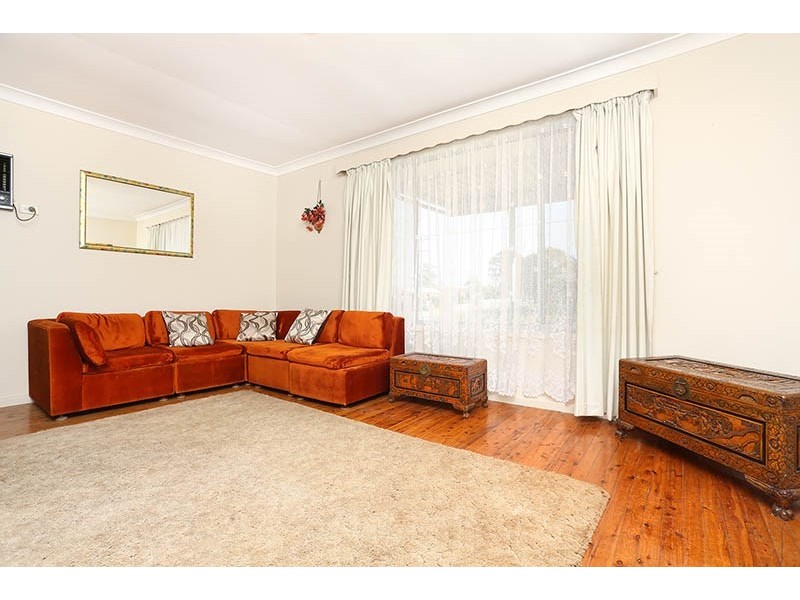 2 Greenvale Street, Fairfield West NSW 2165