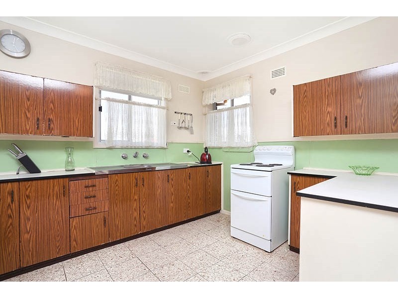 2 Greenvale Street, Fairfield West NSW 2165