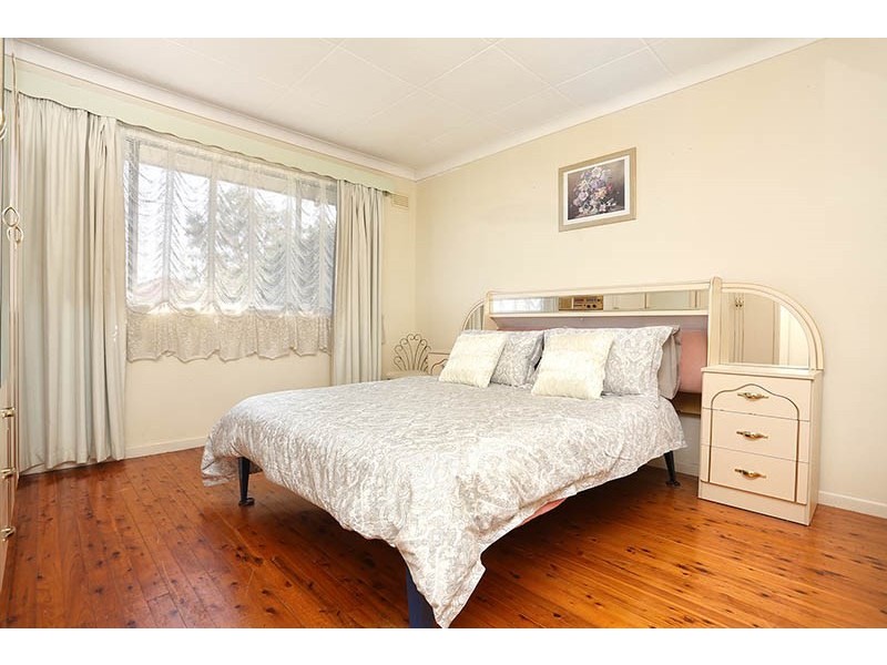 2 Greenvale Street, Fairfield West NSW 2165