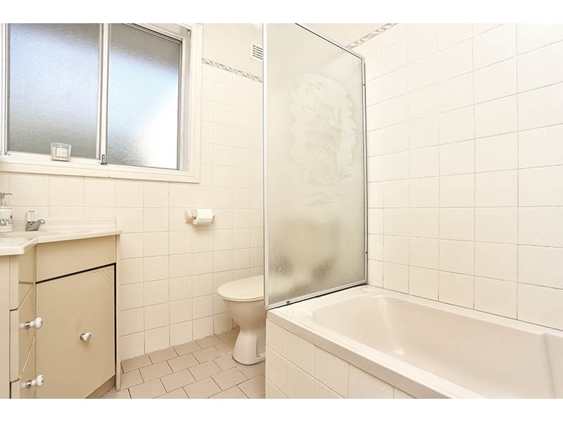 2 Greenvale Street, Fairfield West NSW 2165