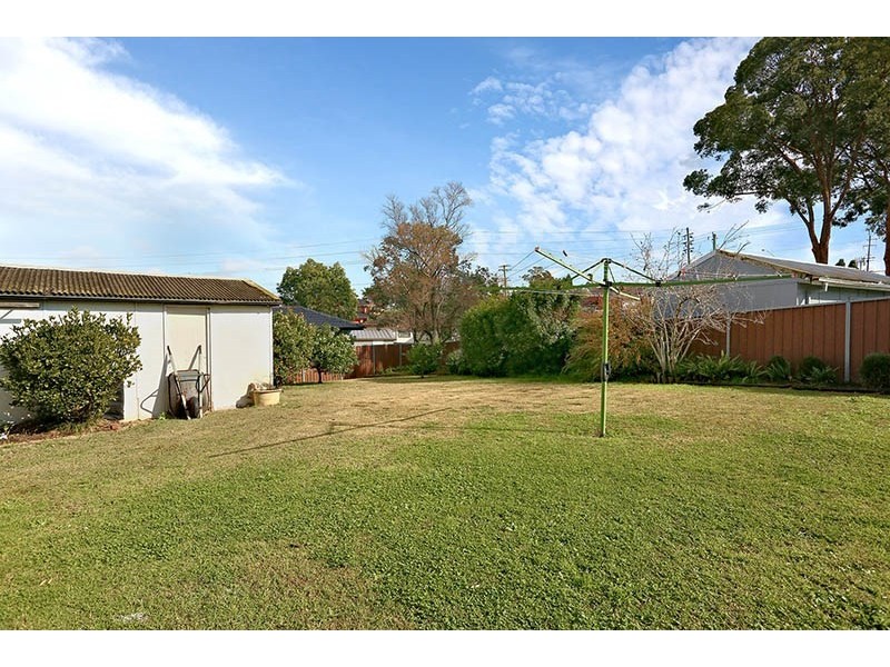 11 Norfolk Avenue, Fairfield West NSW 2165