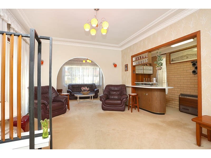 8 Richardson Street, Fairfield NSW 2165