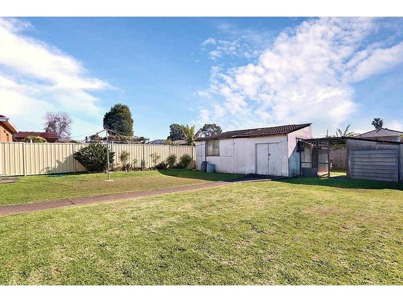 8 Richardson Street, Fairfield NSW 2165