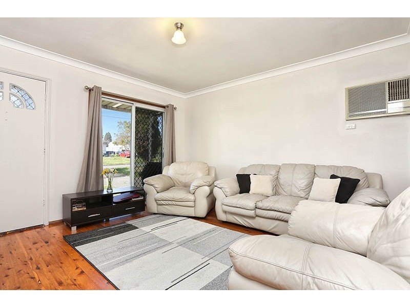 9 Quiros Avenue, Fairfield West NSW 2165