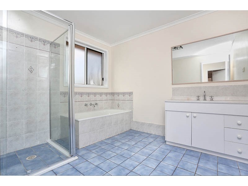 3 Rabaul Close, Bossley Park NSW 2176