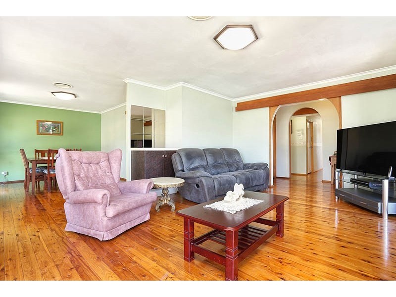 8 Wallaby Close, Bossley Park NSW 2176