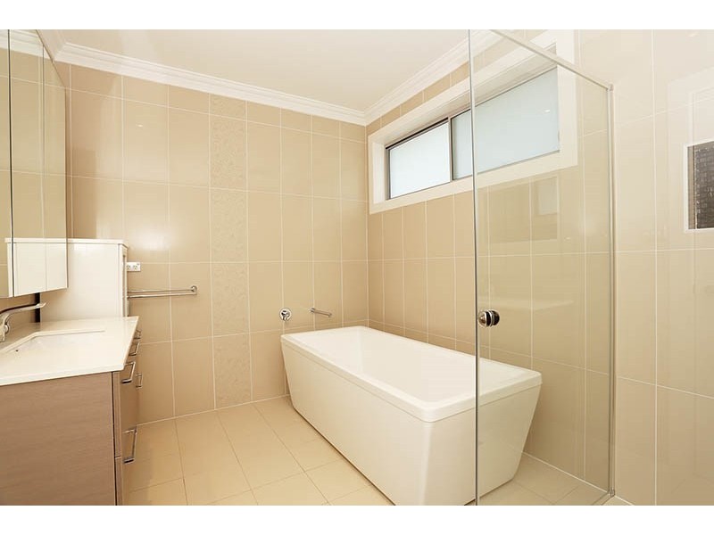 10 Piper Street, West Hoxton NSW 2171