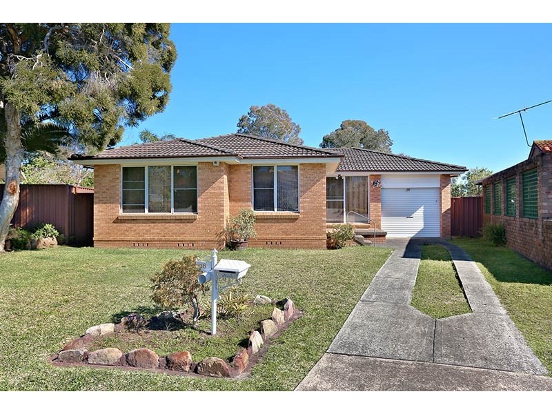 16 Malvern Close, St Johns Park NSW 2176