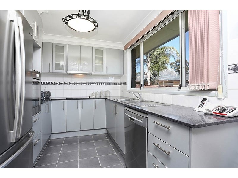 16 Malvern Close, St Johns Park NSW 2176