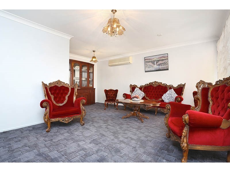 16 Malvern Close, St Johns Park NSW 2176