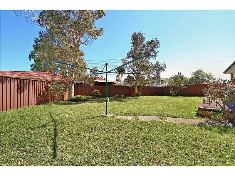 16 Malvern Close, St Johns Park NSW 2176