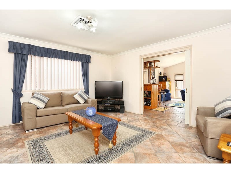 4 Elwood Place, St Johns Park NSW 2176