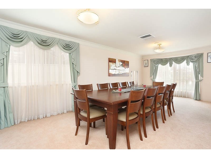 4 Elwood Place, St Johns Park NSW 2176