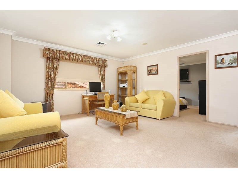 4 Elwood Place, St Johns Park NSW 2176