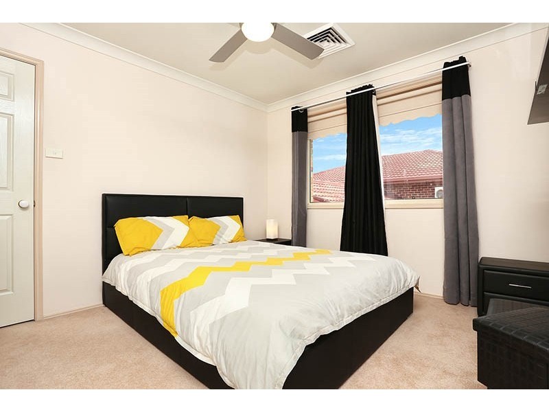 4 Elwood Place, St Johns Park NSW 2176