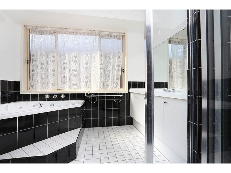 36 Sea Eagle Crescent, Green Valley NSW 2168