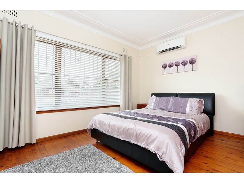 34 James Street, Fairfield East NSW 2165