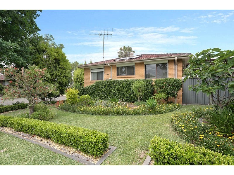 33 Corio Road, Prairiewood NSW 2176