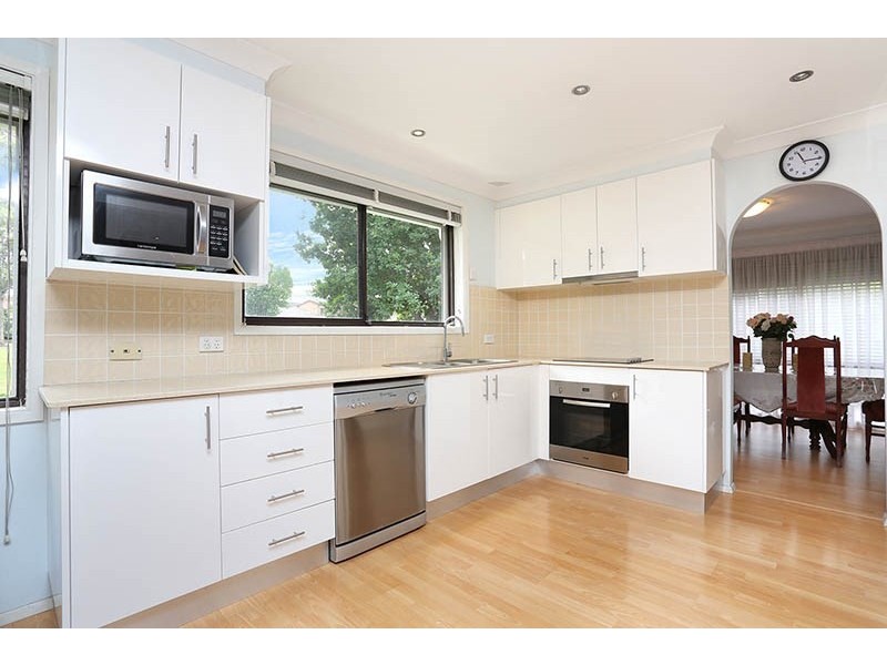 33 Corio Road, Prairiewood NSW 2176