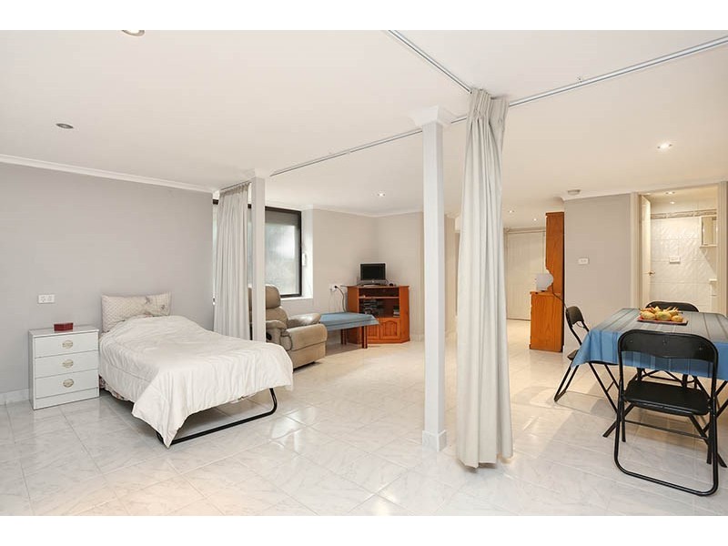 33 Corio Road, Prairiewood NSW 2176