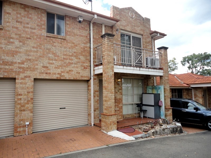 9/15-17 Dalton Place, Fairfield West NSW 2165