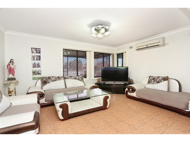 13 Ainslie Street, Fairfield West NSW 2165