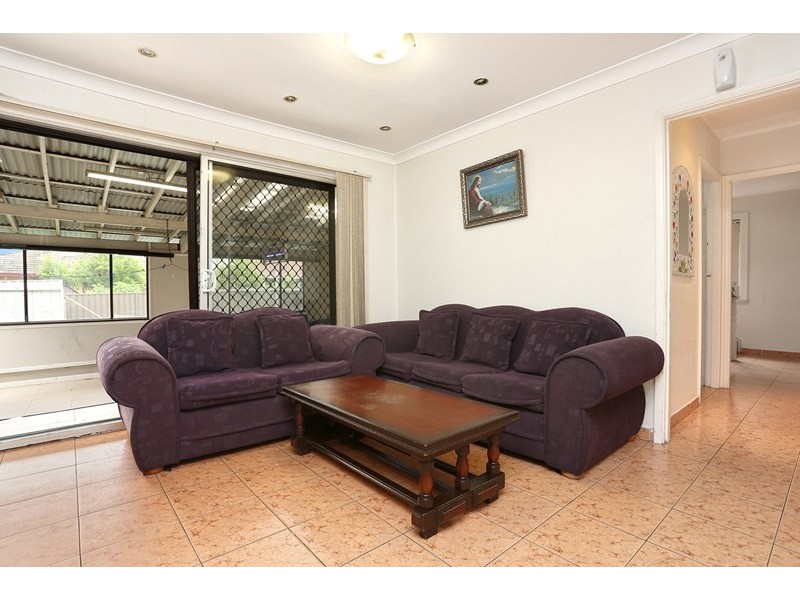 13 Ainslie Street, Fairfield West NSW 2165