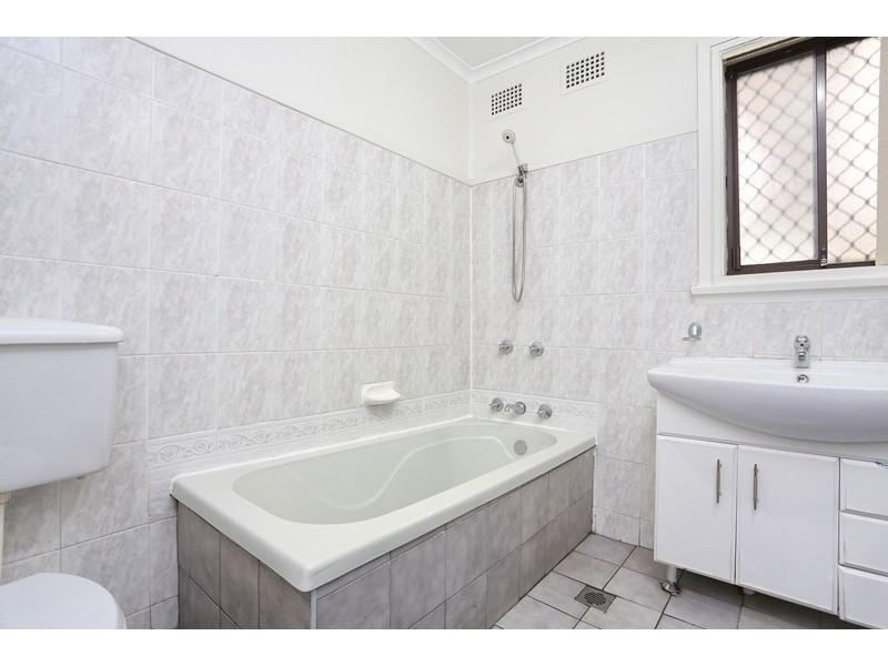 13 Ainslie Street, Fairfield West NSW 2165